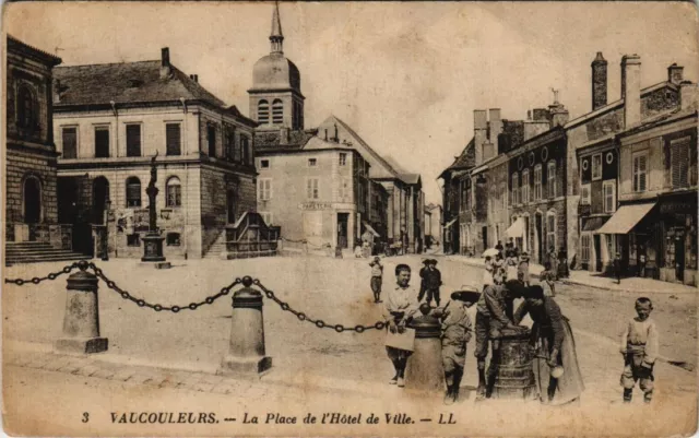 CPA VAUCOULEURS - La place de l'hotel de ville (118838)