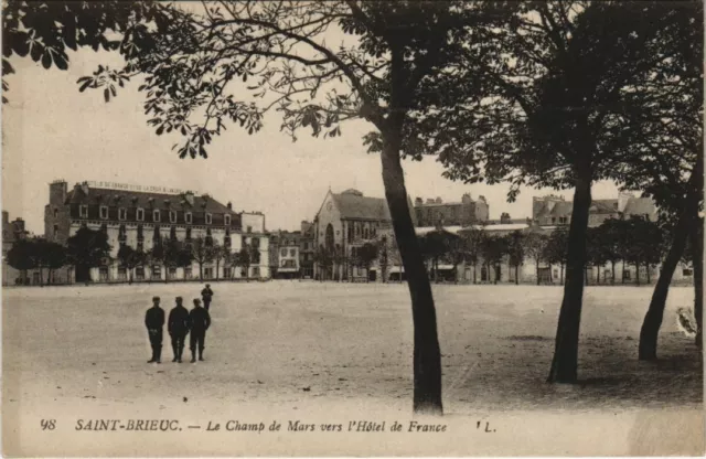 CPA AK St.Brieuc Le Champ de Mars towards the Hotel FRANCE (1139899)