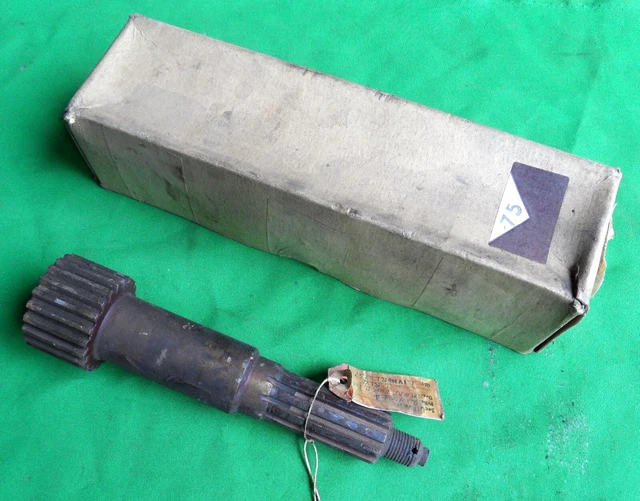 NOS LAND ROVER Series Centre PTO Power Take Off Mainshaft 219744