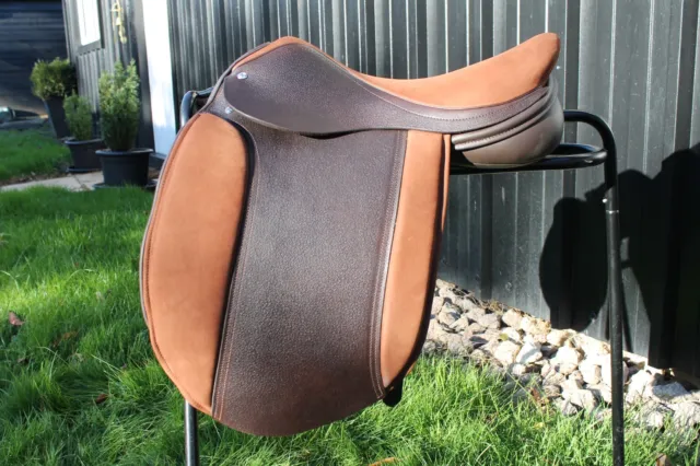 Loxley by Bliss show saddle 17.5 seat, medium wide, in cocoa with newbuck suede