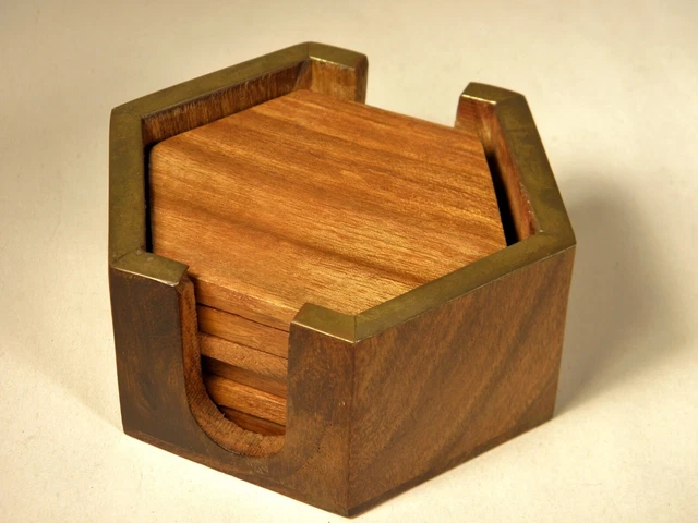 BOITE DE DESSOUS De Verres En Bois Laque A Decors Asiatiques EUR 19,90