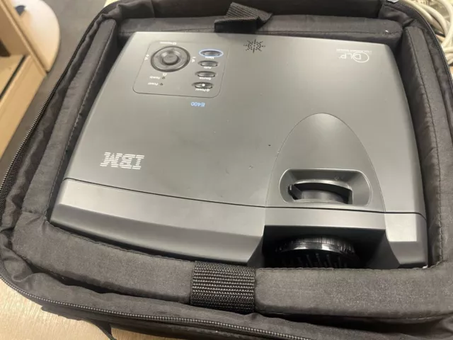x1 IBM E400 PROJECTOR WITH CABLES + CASE