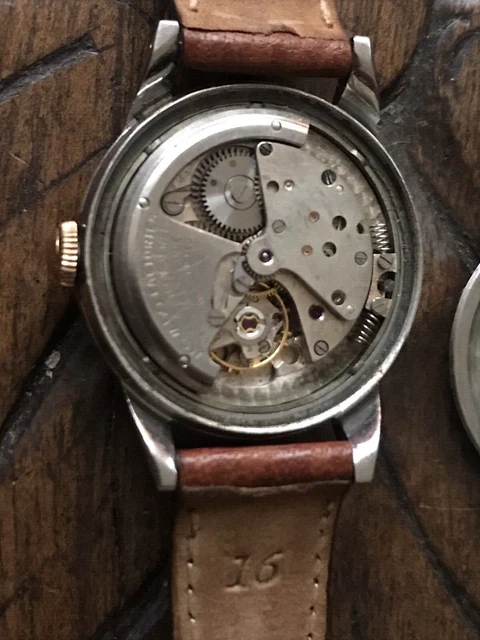 Montre Vintage Homme Movado Automatique Swiss Made - Années 1940, Cadran Beige, Boîtier Acier, Bracelet Cuir
