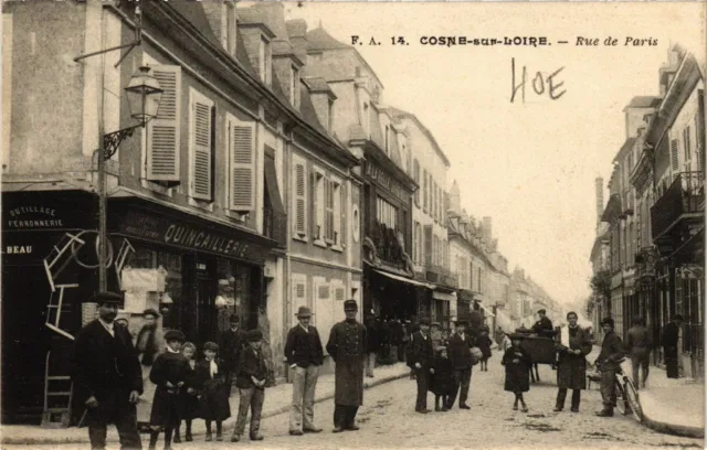 CPA COSNE-sur-LOIRE Rue de Paris (860593)