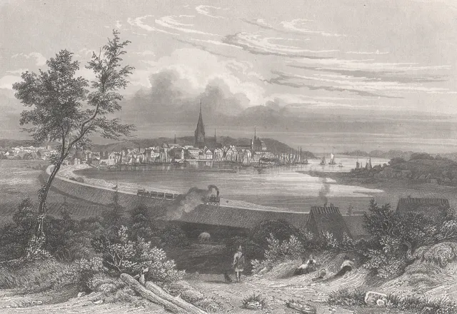 Gesamtansicht Kiel, im Vordergrund Eisenbahnzug auf Bahndamm um 1850