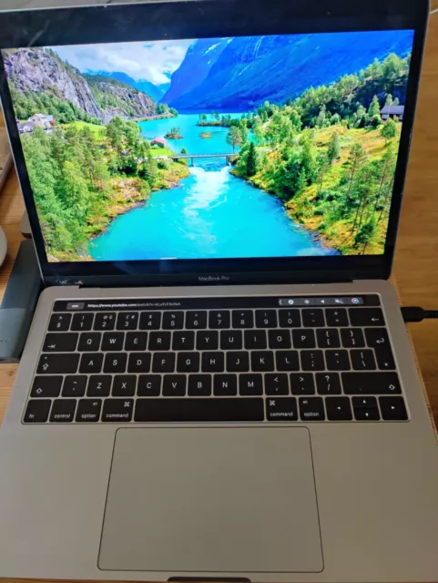 Powerful Macbook Pro, i7 3.5GHz, 13inch, (Touchbar), 16GB RAM, 512GB, Space Grey