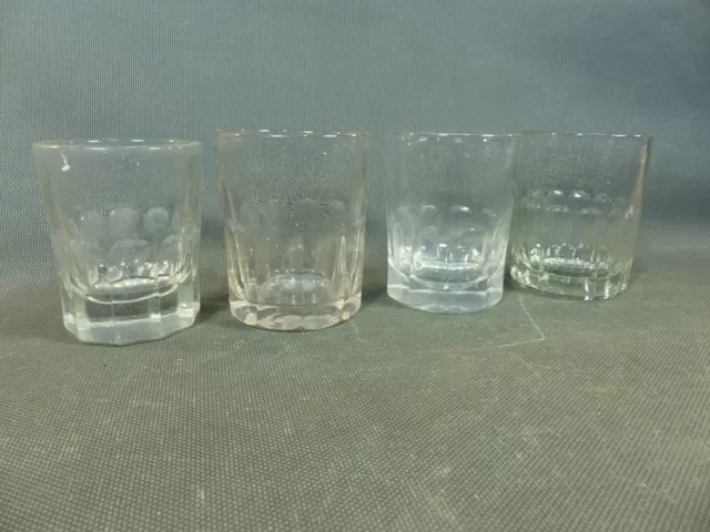 Lot de 4 anciens verres de table de bistrot à bord et fond épais verre soufflé
