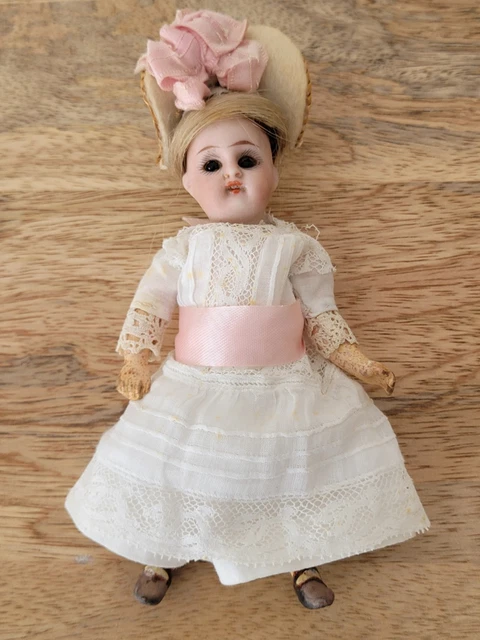 POUPÉE MIGNONNETTE ANCIENNE ( XIXeme ) EUR 25,00 POUPÉE MIGNONNETTE ANCIENNE ( XIXeme ) EUR 25,00