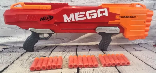 Blaster Nerf N-Strike Elite Mega Twinshock con 18 dardos de espuma