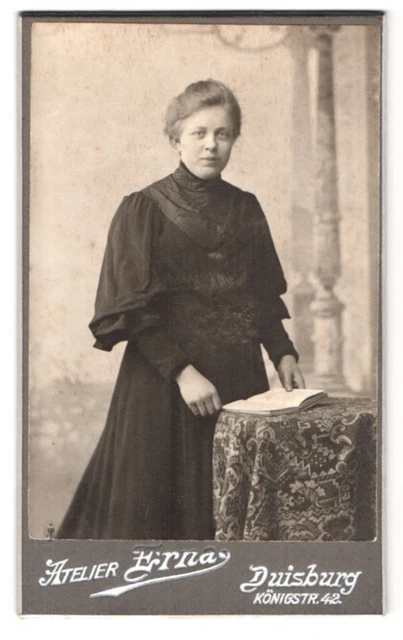 Fotografie Atelier Erna, Duisburg, Königstrasse 42, Portrait junge Dame im Klei