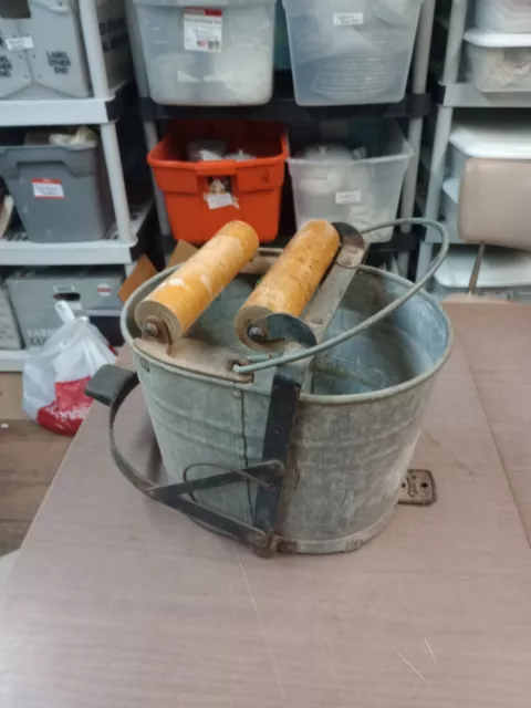 Vintage Wash Bucket Galvanized Metal Mop Wringer Wood Rollers De
