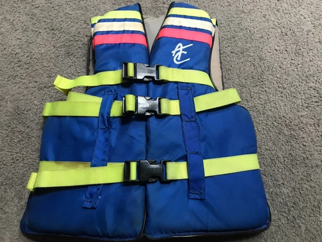 America's Cup Youth Life Jacket Chest 24-28. Model 900D preowned