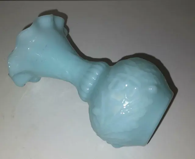 Petit vase en opaline bleue à collerette 3