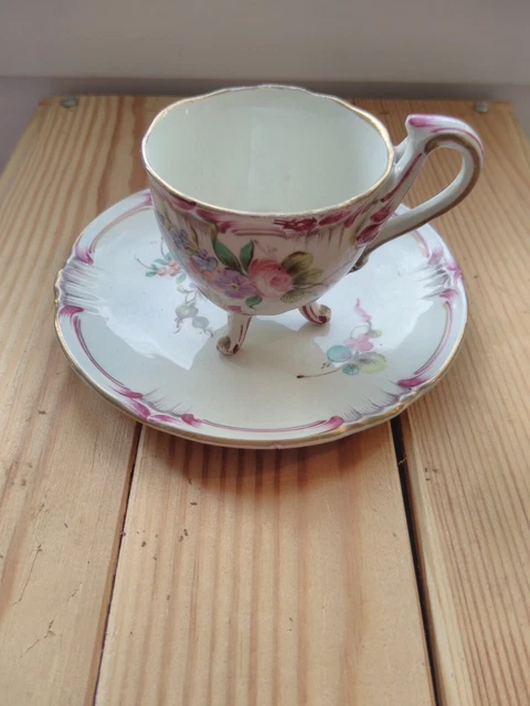 Ancienne tasse tripode et soucoupe faïence fine décor floral Lunéville K & G