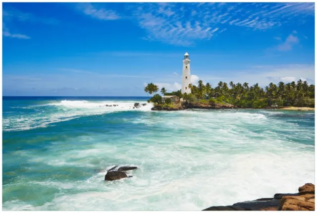 Wallario Premium Poster Plakat Weißer Leuchtturm Sri Lanka Meer Küste Strand