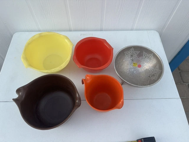 Lot of Vintage Mixing Bowls and Colander - 5 pieces