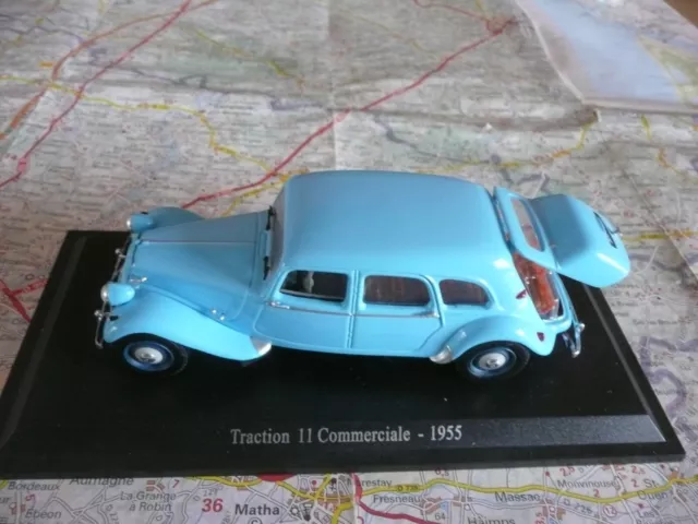 CITROËN Traction 11 Commerciale 1955 Universal Hobbies 1/43 sur Socle