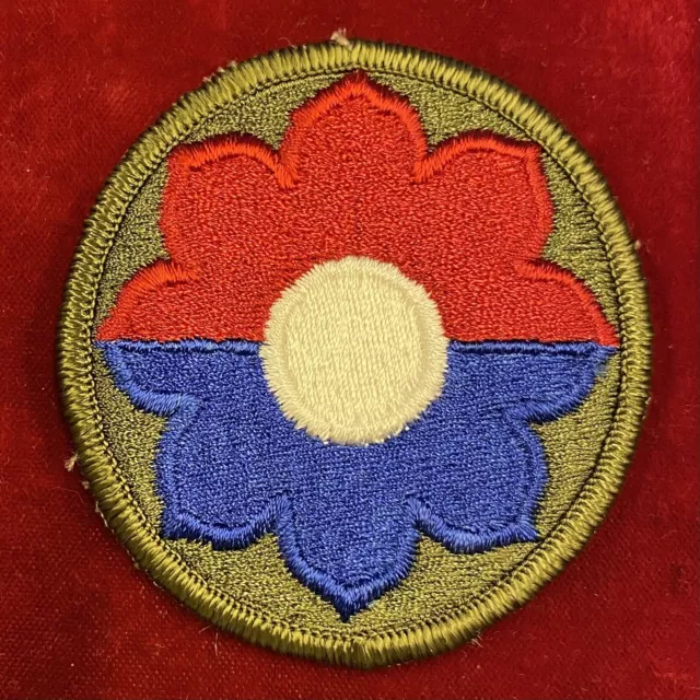 S006 - Patch in stoffa "9th Infantry Division" U.S. Army