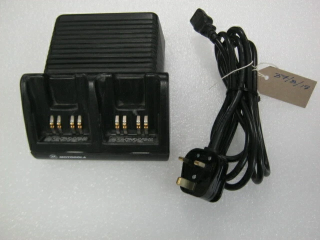 Produktbild von Motorola NTN8375A / AA16742 Dual-Slot Ladegerät Mit Netzkabel – Gebraucht, Voll Funktionsfähig