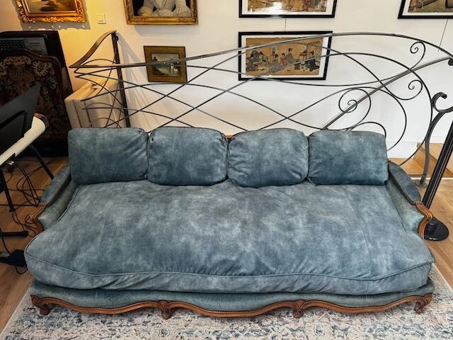 Salon de style Louis XV Canapé et paire de Fauteuils