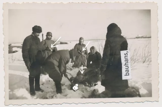 Wehrmacht Soldaten,verteilen Fleisch an Flüchtlinge,Ausrüstung,equipment (2736a)