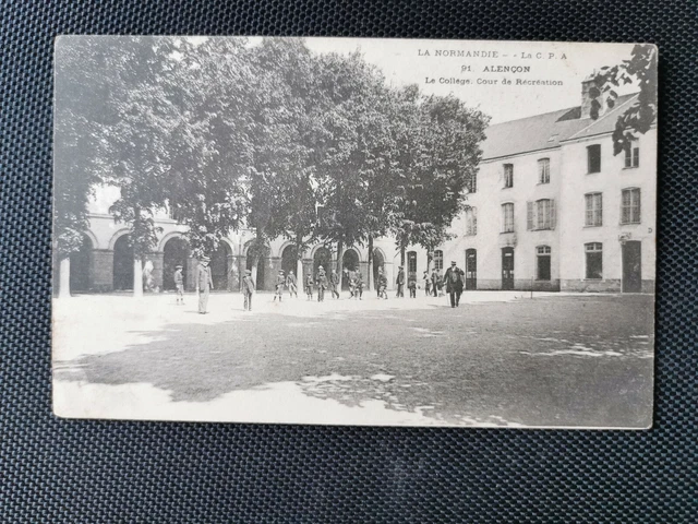 CPA 61 ALENCON - Le Collège - Cour de Récréation