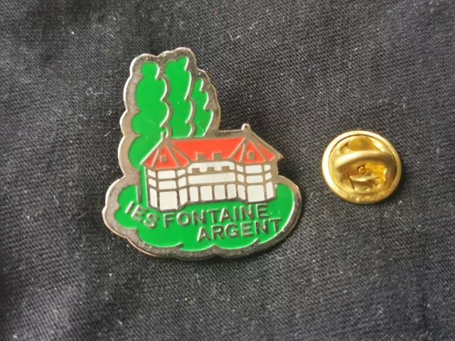 Pin's Les Fontaine Argent Château Castle - Pin Pins Badge L10