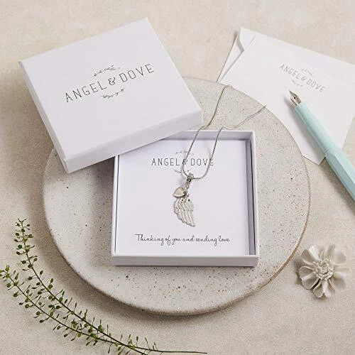 Collar conmemorativo de ala y corazón de peltre - un regalo reflexivo de simpatía