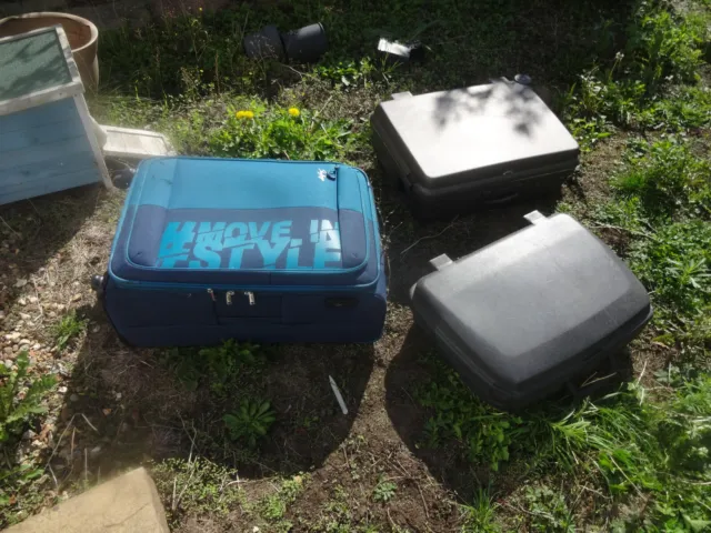 Joblot of three suitcases- suitable for use, upcycling or as film props