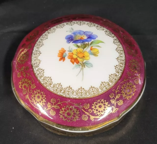 Belle Bonbonnière, boite à bijoux en porcelaine Fine de Limoges