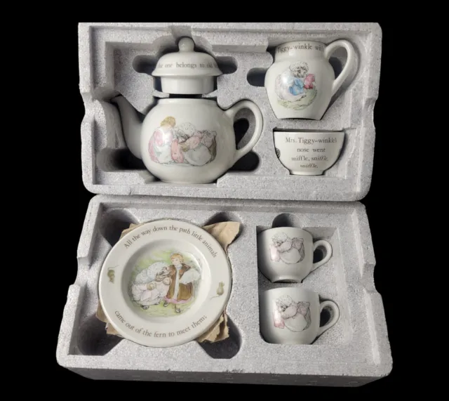RARE Wedgwood Beatrix Potter Mrs Tiggy Winkle Complete 10 Pc Children’s Tea Set