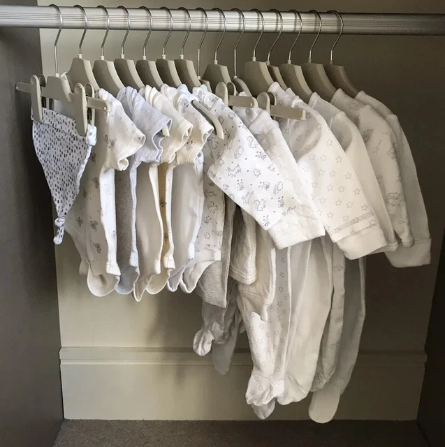 0-3 Month Gender Neutral / Unisex / Boy / Girl Clothes Bundle Great Condition. 2