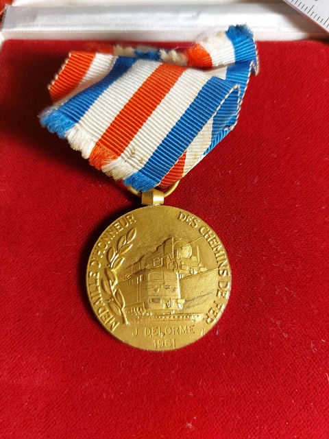 Médaille D'honneur Des Chemins De Fer 1968 - Décoration Française