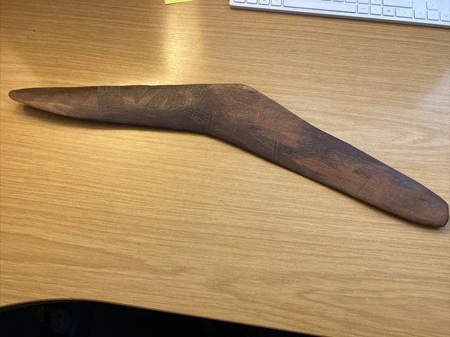 Boomerang aborigeno antico/vintage decorato con chip - Collezionato in Australia