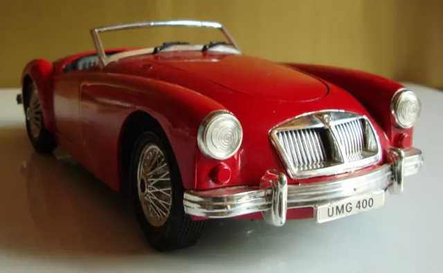 MGA Twin- Cam rot 1:16 Polistil