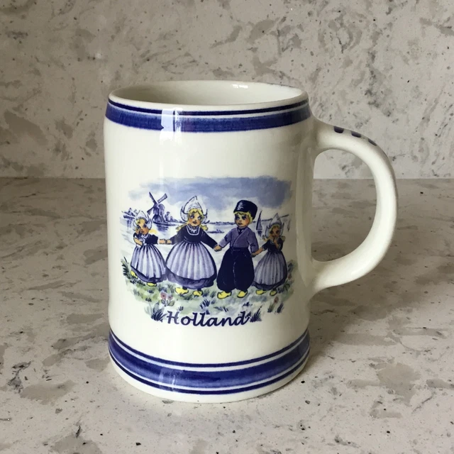 Delfino Holland Handpainted Polychrome 12 oz Mug 4.75" w x 4.25" t
