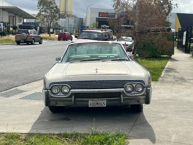 1961 Lincoln Continental 2
