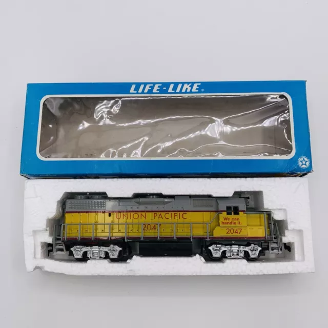 Life Like HO Scale Union Pacific Diesel GP-38-2 Locomotive 2047 RUNS 08287