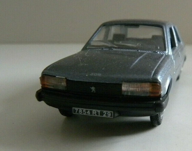 1/43 PEUGEOT 305 gris Norev vendu en l'état