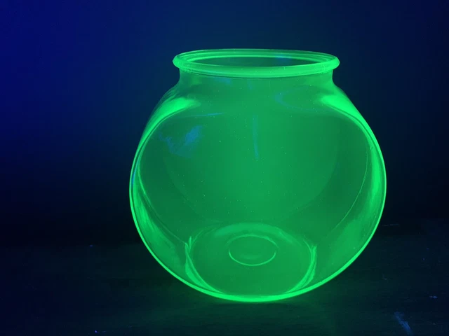 uranium glass Fish Bowl Mint Condition 😻😻😻