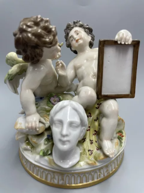 Groupe de sujets en porcelaine allemande XIX ème angelots artistes peintres