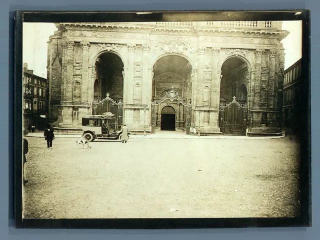 France, Auch, Portail de la Cathédrale  Vintage silver print. Gers.Voiture d&#