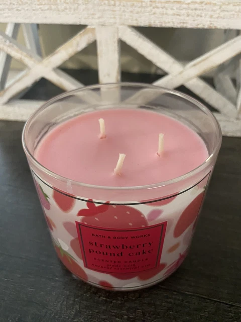 *New* STRAWBERRY POUND CAKE ~ 3 Wick Candle ~ Bath & Body Works. No Lid