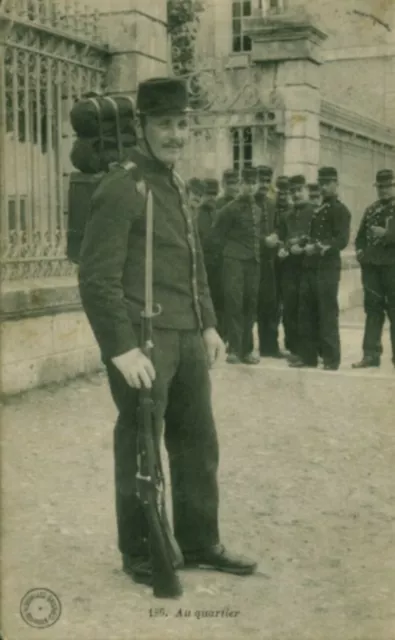 Carte postale ancienne soldats au quartier guerre 14 / 18