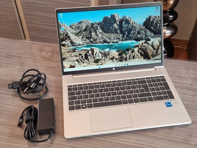 PC portable HP 17-cn3052nf Intel N100 8 Go RAM 256 Go SSD Noir - Unité