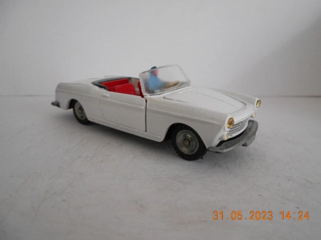 Dinky toys PEUGEOT 404 CABRIOLET n° 528 de 1966 Made in France