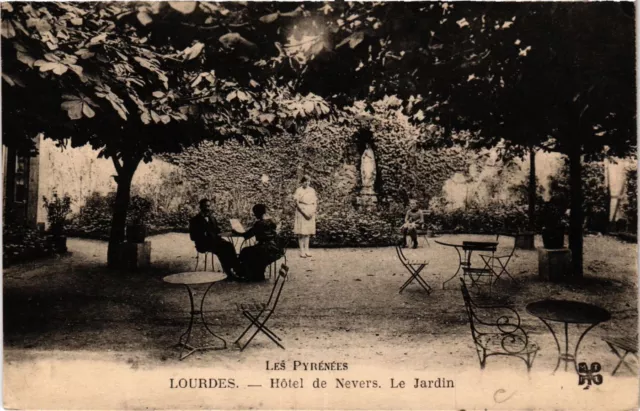 CPA AK LOURDES Hotel de Nevers-Le Jardin (415682)