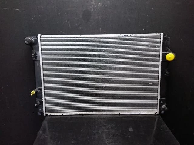 TOYOTA Aqua 2011 DAA-NHP10 Radiatore 1640021330 [usato] [PA67934928]