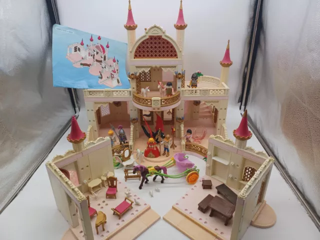 Playmobil / großes Märchenschloss mit Figuren und Zubehör - Beschreibung lesen