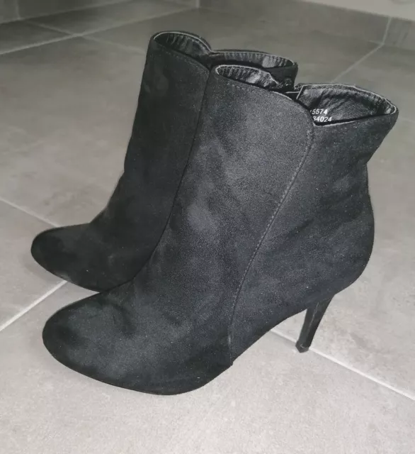Chaussures bottines noires pointure 39 matière suédine NEUVES